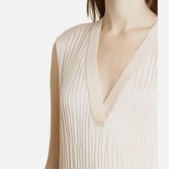 VINCE. Pleated Blouse Women’s S/P Sleeveless Silk Top V neck Dusty Rose NWT $295 - Picture 3 of 10
